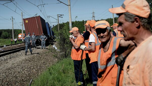 Пассажирский и грузовой поезда столкнулись в Подмосковье Пассажирский и грузовой поезда столкнулись в Подмосковье