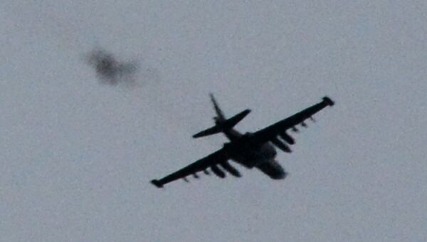 Штурмовик СУ-25 в небе над Донецком. Архивное фото Штурмовик СУ-25 в небе над Донецком. Архивное фото