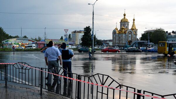 Площадь перед железнодорожным вокзалом в Донецке. Архивное фото Площадь перед железнодорожным вокзалом в Донецке. Архивное фото