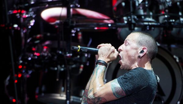 Участник американской группы Linkin Park Честер Беннингтон. Архивное фото Участник американской группы Linkin Park Честер Беннингтон. Архивное фото