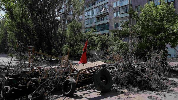 Баррикада на одной из улиц Славянска Баррикада на одной из улиц Славянска
