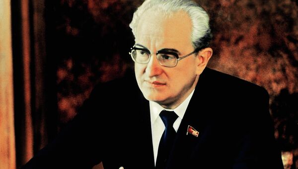 Генеральный секретарь ЦК КПСС Юрий Владимирович Андропов в рабочем кабинете в Кремле, 1983 год Генеральный секретарь ЦК КПСС Юрий Владимирович Андропов в рабочем кабинете в Кремле, 1983 год