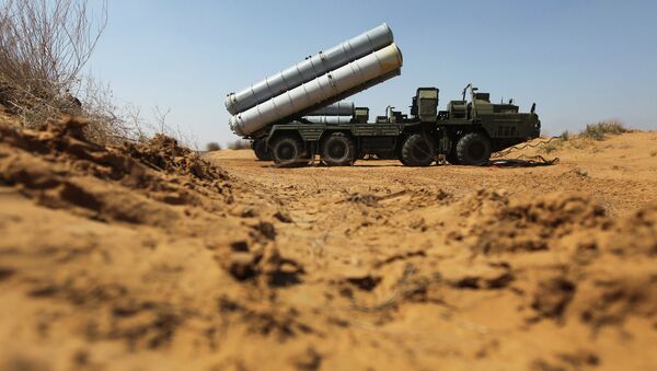 Зенитно-ракетный комплекс С-300. Архивное фото Зенитно-ракетный комплекс С-300. Архивное фото