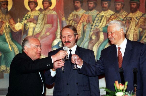 Виктор Черномырдин, Александр Лукашенко, Борис Ельцин Виктор Черномырдин, Александр Лукашенко, Борис Ельцин