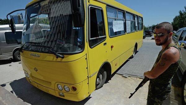 Автобус, в котором погиб оператор Первого канала Анатолий Клян, архивное фото Автобус, в котором погиб оператор Первого канала Анатолий Клян, архивное фото
