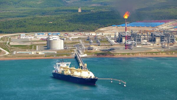 На территории первого в России завода по производству сжиженного газа (СПГ) на Сахалине На территории первого в России завода по производству сжиженного газа (СПГ) на Сахалине