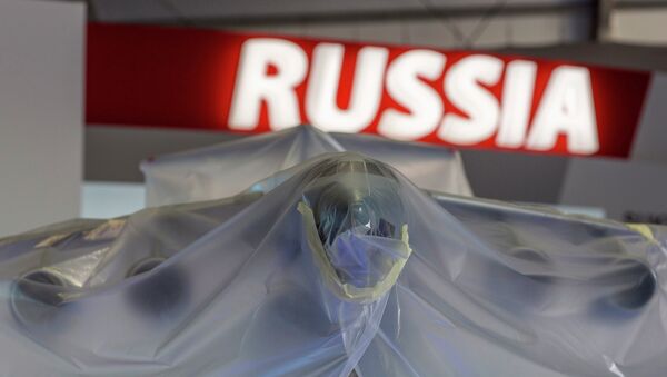 Российская модель самолета Антонова на авиасалоне Фарнборо Российская модель самолета Антонова на авиасалоне Фарнборо
