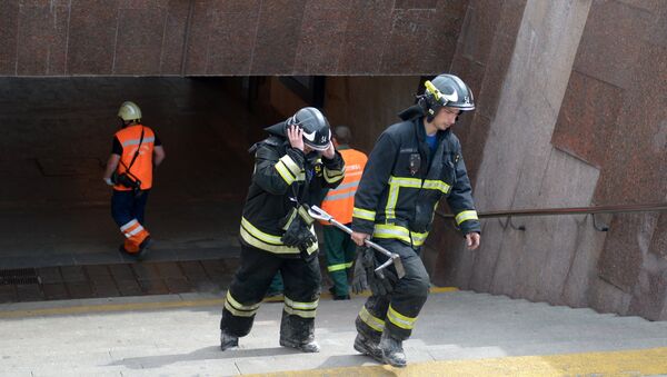 Вагон поезда метро сошел с рельсов на перегоне Парк Победы - Славянский бульвар. Архивное фото Вагон поезда метро сошел с рельсов на перегоне Парк Победы - Славянский бульвар. Архивное фото