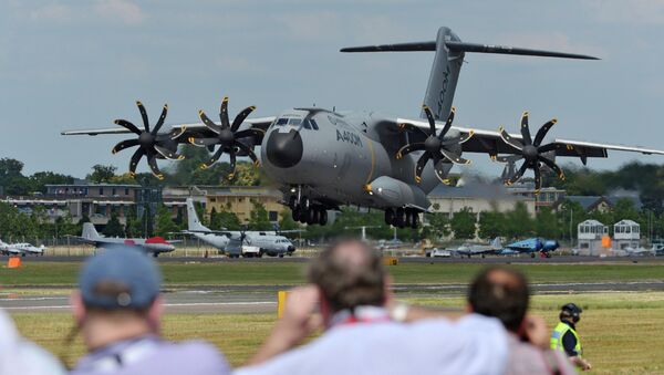 Самолет Airbus A400M. Архивное фото Самолет Airbus A400M. Архивное фото