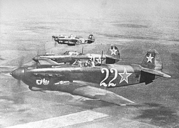 Самолет-истребитель Як-9 Самолет-истребитель Як-9
