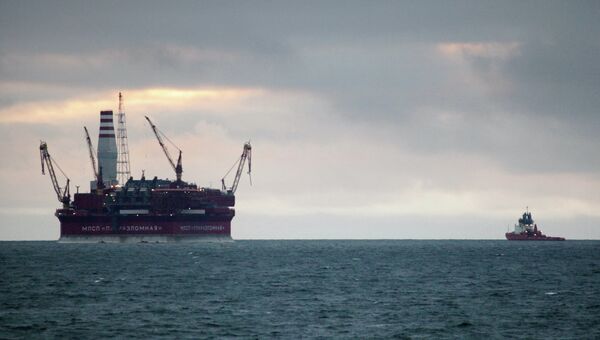 Нефтедобывающая платформа Приразломная в Баренцевом море, архивное фото Нефтедобывающая платформа Приразломная в Баренцевом море, архивное фото