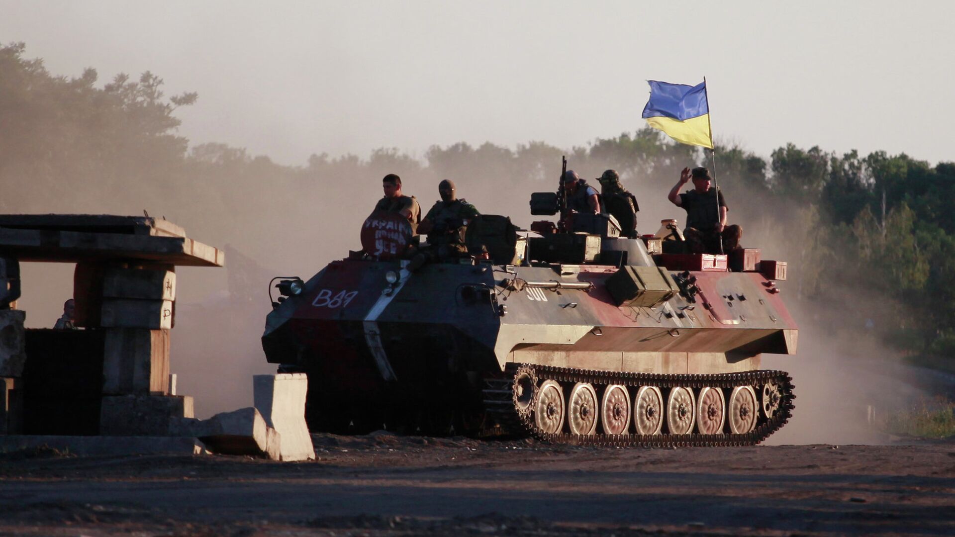 Наше наступление на украине сегодня. Американские танки на Украине. Российские военные на Украине. Конфликт на востоке Украины. Z на военной технике.