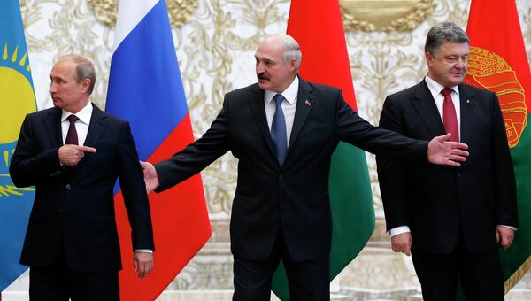 Владимир Путин, Александр Лукашенко и Петр Порошенко на встрече в Минске Владимир Путин, Александр Лукашенко и Петр Порошенко на встрече в Минске