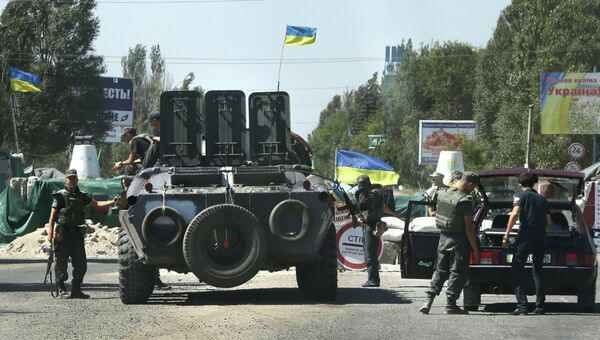 Украинские силовики на блокпосту в Мариуполе. 27 августа 2014 Украинские силовики на блокпосту в Мариуполе. 27 августа 2014