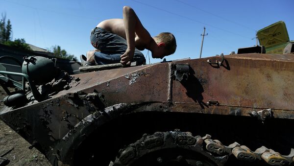 Подбитый бронетранспортер украинской армии возле села Грабское, Украина Подбитый бронетранспортер украинской армии возле села Грабское, Украина