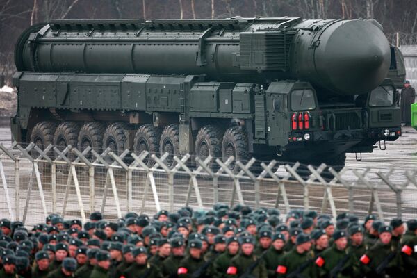 Установки ракетного комплекса Тополь-M во время подготовки к Параду Победы Установки ракетного комплекса Тополь-M во время подготовки к Параду Победы