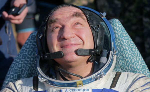 Российский космонавт Александр Скворцов после приземления Российский космонавт Александр Скворцов после приземления