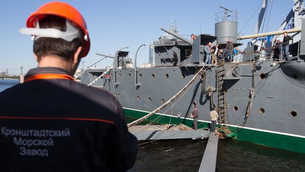 Подготовительные работы к буксировке на ремонт на крейсере Аврора Подготовительные работы к буксировке на ремонт на крейсере Аврора