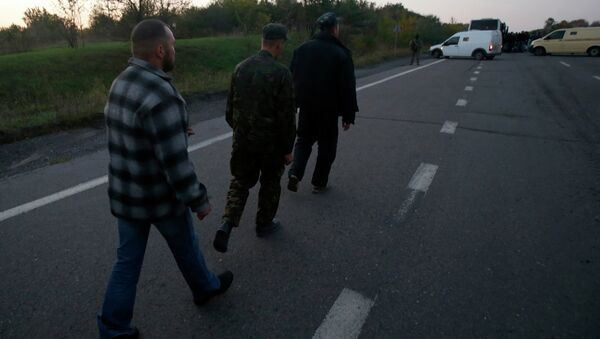 Украинские военные после во время обмена пленными в Донецке. Архивное фото Украинские военные после во время обмена пленными в Донецке. Архивное фото