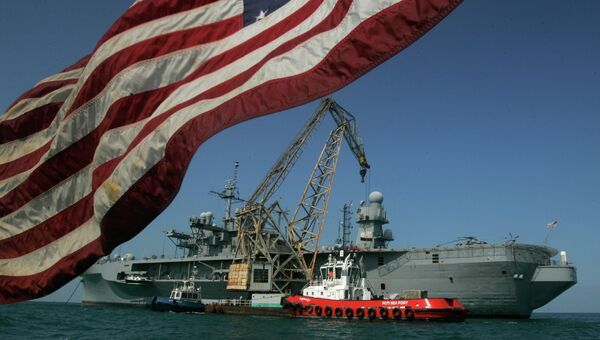 Штабной корабль шестого флота ВМС США Маунт Уитни. Архивное фото Штабной корабль шестого флота ВМС США Маунт Уитни. Архивное фото