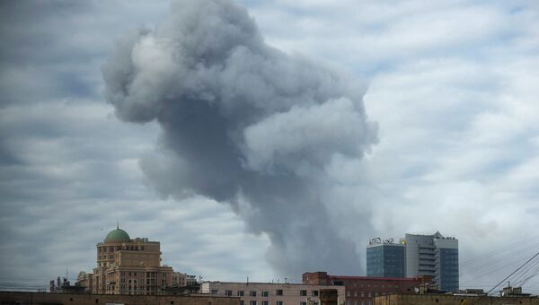 Дым над городом после обстрела Донецка. Архивное фото Дым над городом после обстрела Донецка. Архивное фото