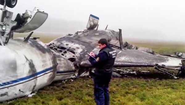 На месте крушения легкомоторного самолета Falcon в аэропорту Внуково. Архивное фото На месте крушения легкомоторного самолета Falcon в аэропорту Внуково. Архивное фото