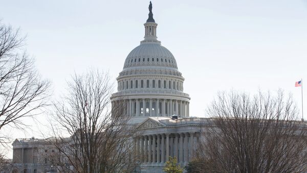 Здание Конгресса США на Капитолийском холме в Вашингтоне. Архивное фото Здание Конгресса США на Капитолийском холме в Вашингтоне. Архивное фото