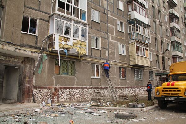 Последствия обстрела Горловки украинскими силовиками Последствия обстрела Горловки украинскими силовиками