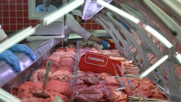 Мясной отдел гипермаркета в Новосибирске. Архивное фото Мясной отдел гипермаркета в Новосибирске. Архивное фото