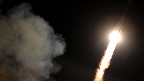 Старт ракеты-носителя Союз-ФГ с ТПК Союз ТМА-15М на космодроме Байконур Старт ракеты-носителя Союз-ФГ с ТПК Союз ТМА-15М на космодроме Байконур