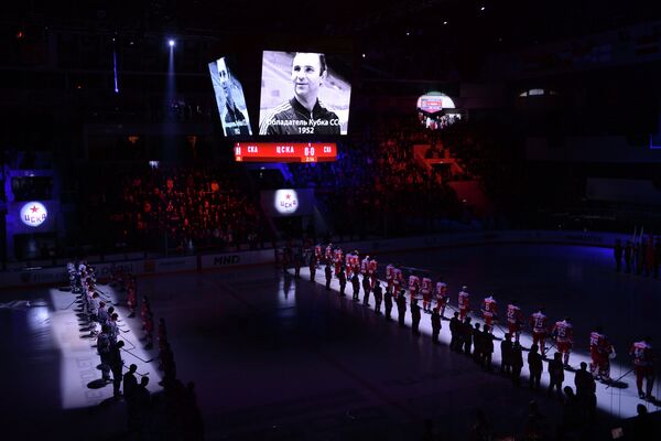 Церемония в память о советском хоккеисте, заслуженном тренере СССР Викторе Тихонове перед началом матча ЦСКА - СКА Церемония в память о советском хоккеисте, заслуженном тренере СССР Викторе Тихонове перед началом матча ЦСКА - СКА