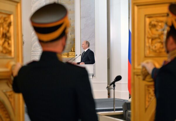 Президент России Владимир Путин во время оглашения ежегодного послания президента Российской Федерации Федеральному Собранию в Георгиевском зале Кремля Президент России Владимир Путин во время оглашения ежегодного послания президента Российской Федерации Федеральному Собранию в Георгиевском зале Кремля
