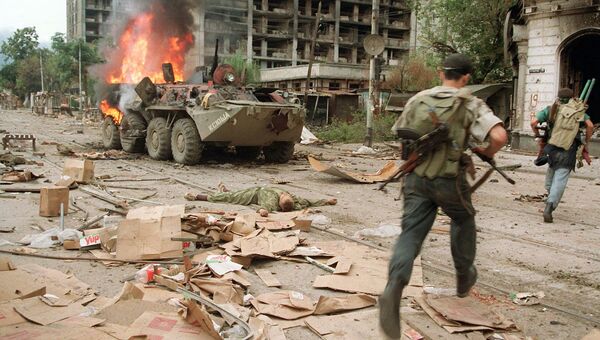 Чеченские боевики во время уличных боев в Грозном. Чеченские боевики во время уличных боев в Грозном.
