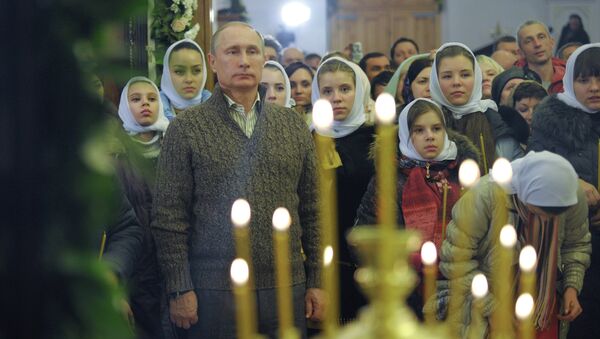 Президент РФ В.Путин посетил Рождественское богослужение Президент РФ В.Путин посетил Рождественское богослужение