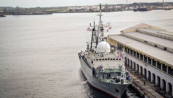 Разведывательный корабль ВМФ РФ Виктор Леонов у берегов Кубы. Архиное фото Разведывательный корабль ВМФ РФ Виктор Леонов у берегов Кубы. Архиное фото