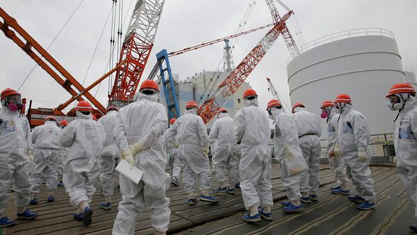 Сотрудники TEPCO ведут аварийные работы на АЭС Фукусима-1. Архивное фото Сотрудники TEPCO ведут аварийные работы на АЭС Фукусима-1. Архивное фото