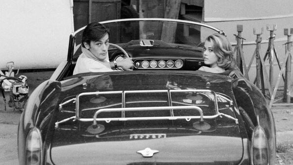 Ален Делон и Джейн Фонда в автомобиле Ferrari 250 Ален Делон и Джейн Фонда в автомобиле Ferrari 250