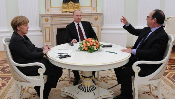 Президент России В.Путин провел рабочую встречу с канцлером ФРГ А.Меркель и президентом Франции Ф.Олландом. Архивное фото Президент России В.Путин провел рабочую встречу с канцлером ФРГ А.Меркель и президентом Франции Ф.Олландом. Архивное фото
