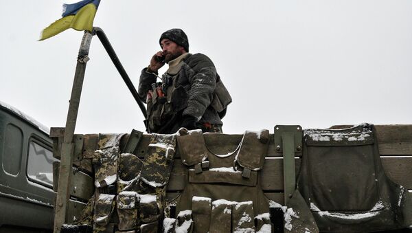 Украинский военный на броне возле города Дебальцево Украинский военный на броне возле города Дебальцево