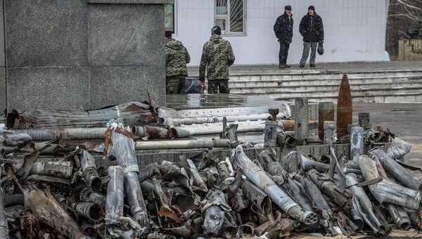 Осколки снарядов выпущенных украинской стороной по городу Первомайск, Луганская область Осколки снарядов выпущенных украинской стороной по городу Первомайск, Луганская область