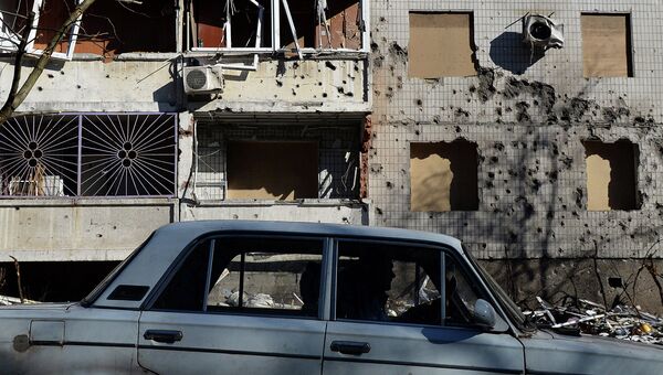 Последствия обстрелов Донецка. Архивное фото Последствия обстрелов Донецка. Архивное фото