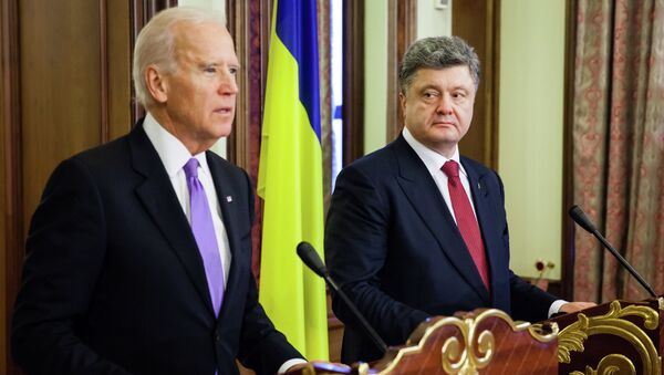 Вице-президент США Джо Байден и президент Украины Петр Порошенко. Архивное фото Вице-президент США Джо Байден и президент Украины Петр Порошенко. Архивное фото