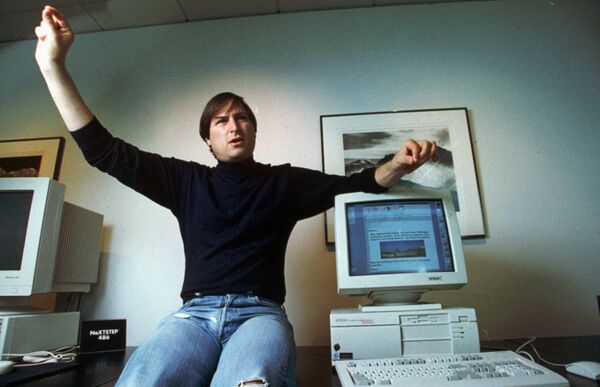 Один из основателей, председатель совета директоров и CEO корпорации Apple Стив Джобс. 1993 год Один из основателей, председатель совета директоров и CEO корпорации Apple Стив Джобс. 1993 год