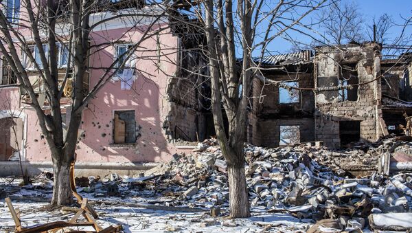 Разрушенный жилой дом в Донецкой области. Архивное фото Разрушенный жилой дом в Донецкой области. Архивное фото