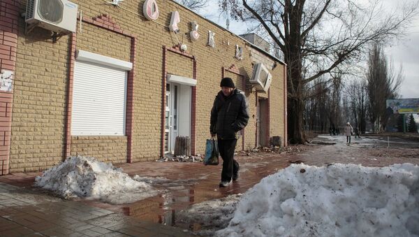 Пострадавший в результате обстрела магазин на улице 50 лет обороны Луганска. Архивное фото Пострадавший в результате обстрела магазин на улице 50 лет обороны Луганска. Архивное фото