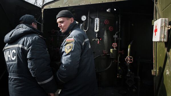 Сотрудники МЧС Донецкой народной республики (ДНР). Архивное фото Сотрудники МЧС Донецкой народной республики (ДНР). Архивное фото
