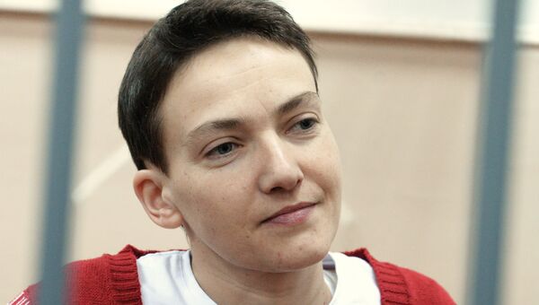 Украинская летчица Надежда Савченко, обвиняемая в причастности к убийству российских журналистов. Архивное фото Украинская летчица Надежда Савченко, обвиняемая в причастности к убийству российских журналистов. Архивное фото