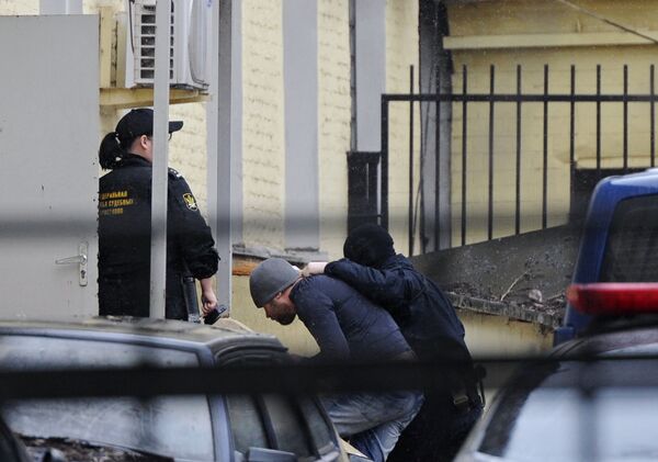 Подозреваемые в убийстве Б.Немцова доставлены в Басманный суд Подозреваемые в убийстве Б.Немцова доставлены в Басманный суд