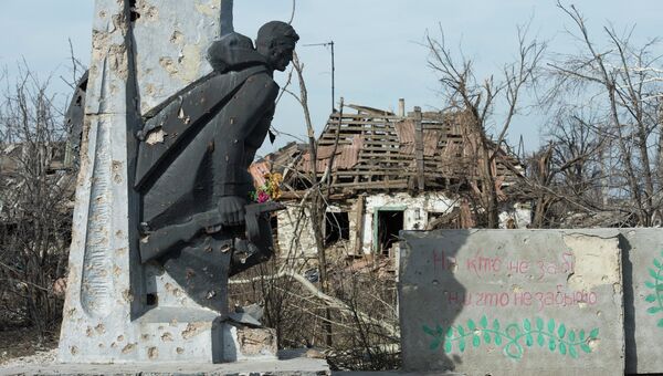 Мемориал воинам Великой Отечественной войны в селе Никишино, Донецкая область. Архивное фото Мемориал воинам Великой Отечественной войны в селе Никишино, Донецкая область. Архивное фото