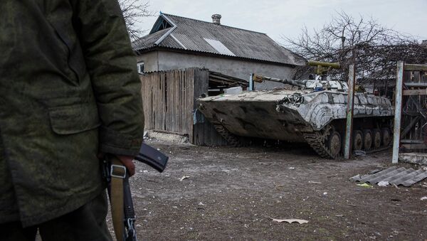 Бронемашина ополчения в Луганской области. Архивное фото Бронемашина ополчения в Луганской области. Архивное фото